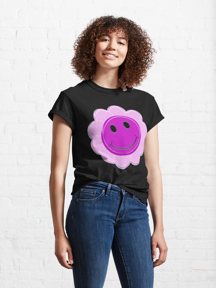 Discover Girly Pink Smiley Flower Classic T-Shirt