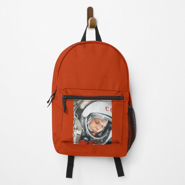 Aperçu de l'œuvre Yuri Gararin - Premier humain dans l'espace astronaute soviétique de propagande soviétique créée et vendue par ArtFay.