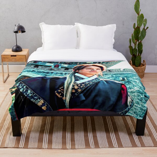 Lee Yeon Throw Blanket