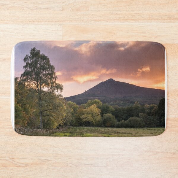 Artikelvorschau, Bennachie Mither Tap Sunset Aberdeenshire Schottland entworfen und verkauft von andymcdphoto.
