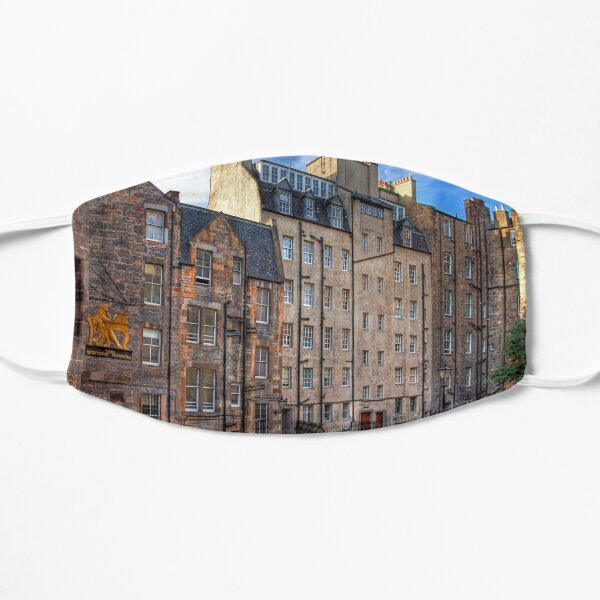 Makars’ Court Flat Mask
