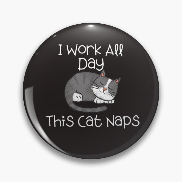 Aperçu de l'œuvre Je travaille toute la journée, ce chat sieste t-shirts créée et vendue par Shevonda Thomas.