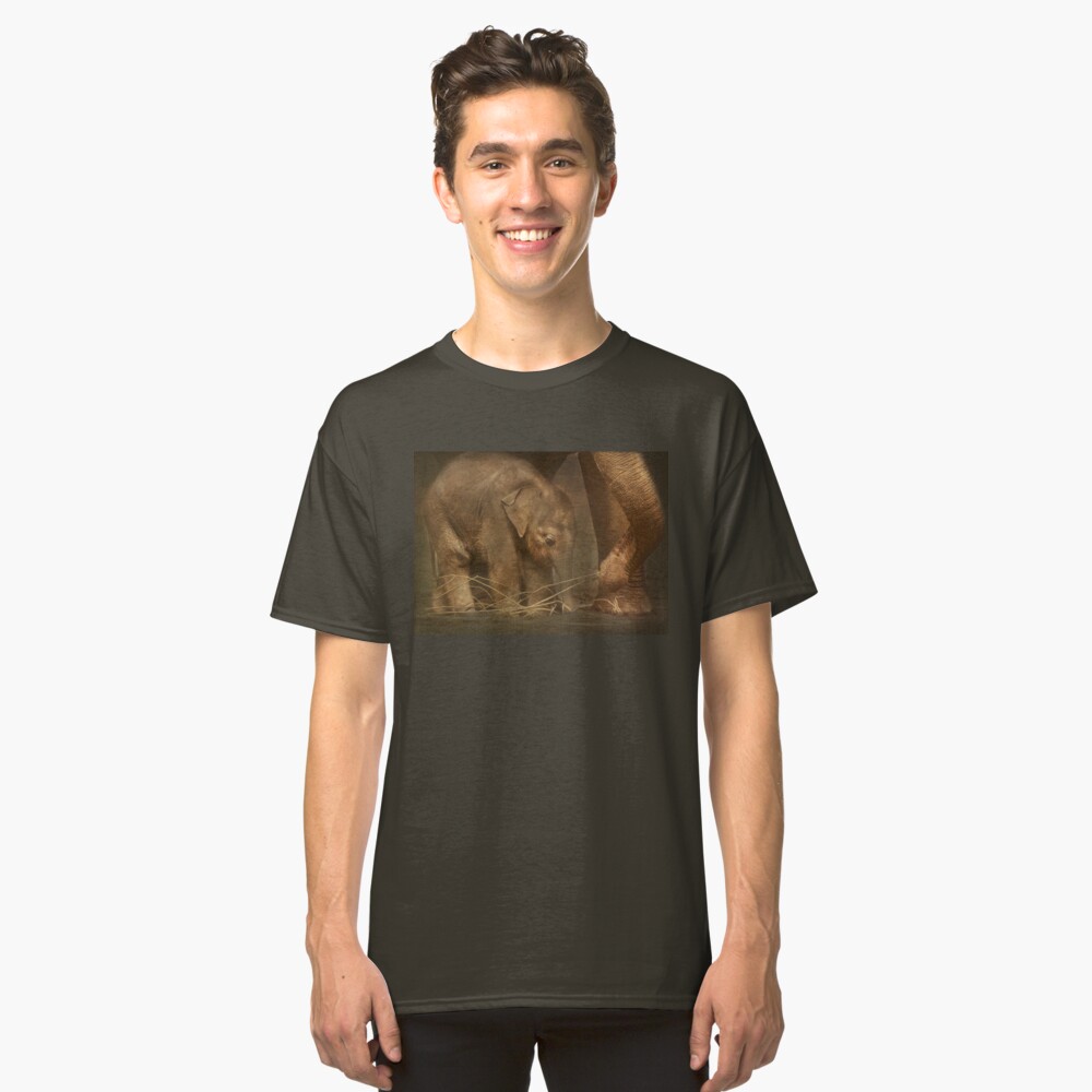 Close to mom... Classic T-Shirt