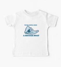 Wir brauchen ein größeres Boot (JAWS) Baby T-Shirt