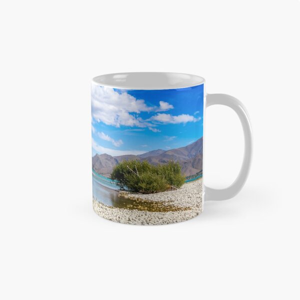 Item preview, El lento río Pukaki que desemboca en el lago Benmore en un día soleado, Nueva Zelanda designed and sold by SnapTPhotograph.