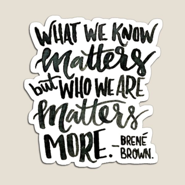 Artikel-Vorschau von Brene Brown: „Was wir wissen, ist wichtig, aber wer wir sind, ist wichtiger“ Zitat | Zitate von Brene Brown, designt und verkauft von Giovanni's  Brown Quotes.