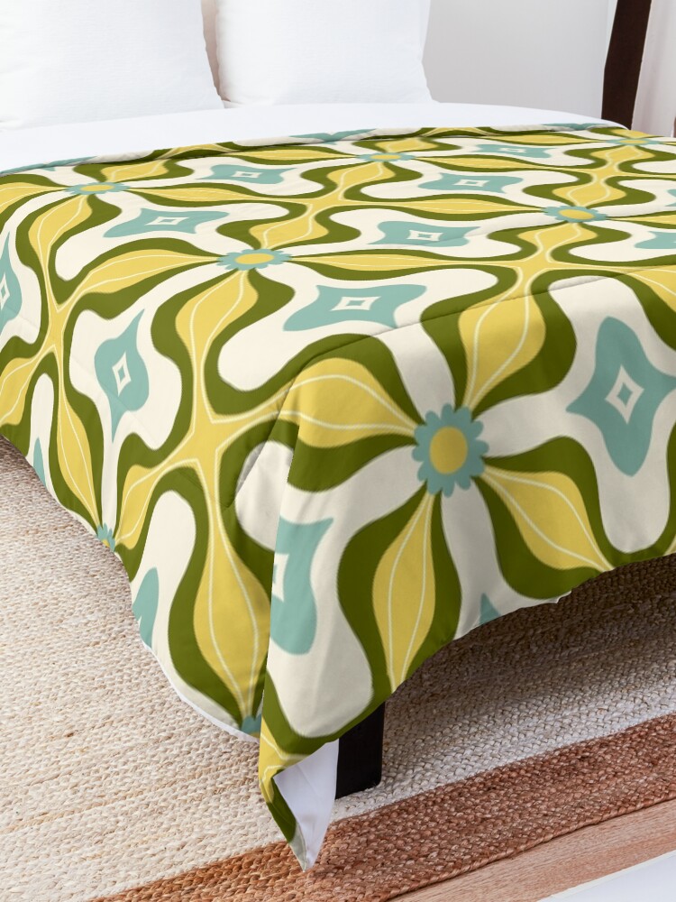 Alternate view of Retro groovy floral vintage 70s pattern Comforter