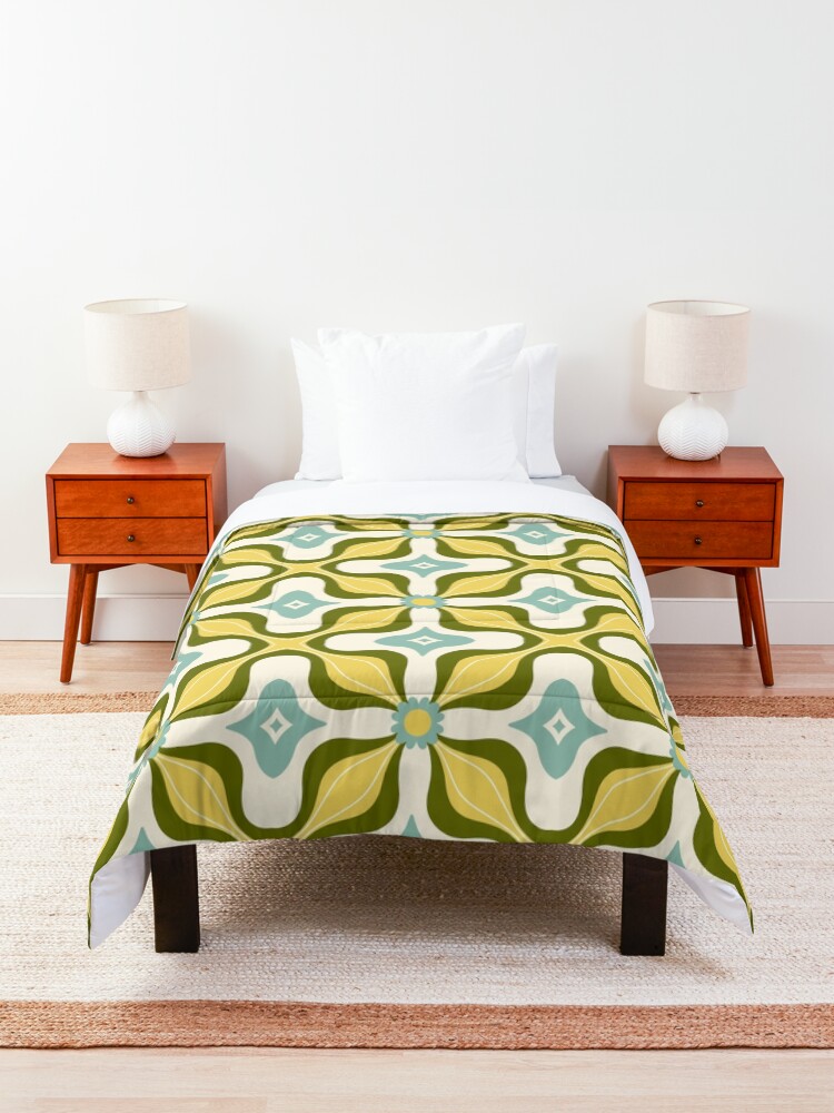 Alternate view of Retro groovy floral vintage 70s pattern Comforter
