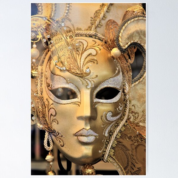Almohada larga La mujer hermosa joven en una máscara veneciana