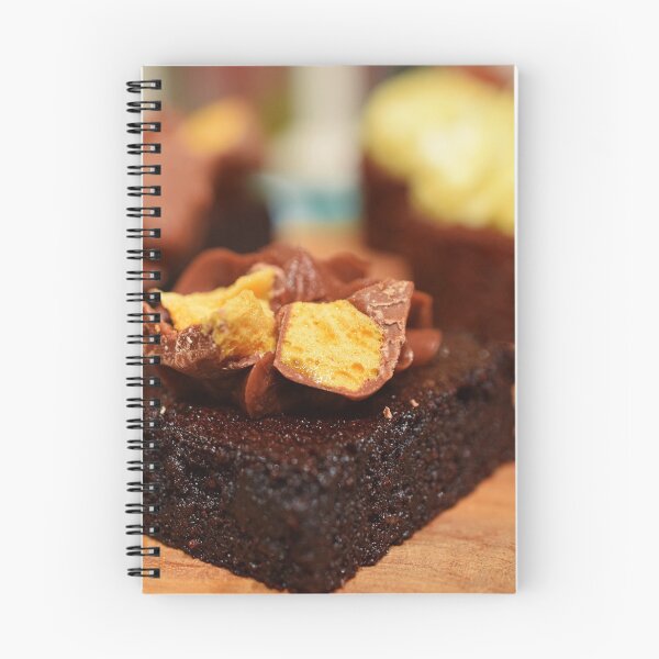 Artikelvorschau, Schokoladenolivenölkuchen mit Waben entworfen und verkauft von PhotoCDesign.