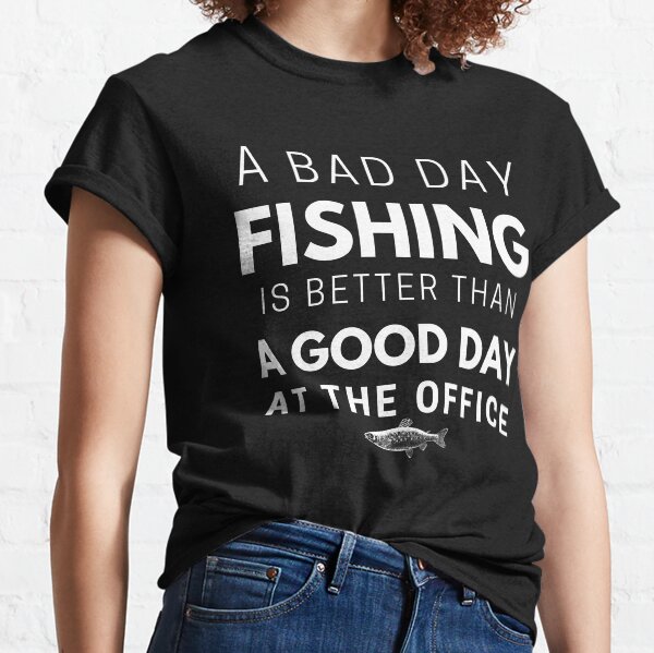 Vista previa del artículo con la obra «Un mal día de pesca es mejor que un buen día en la oficina, cotizaciones de pesca hhh, regalo», diseñado y vendido por GionaSophia.