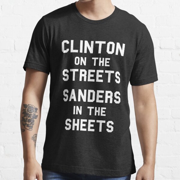 Vista previa del artículo con la obra «Clinton en las calles Sanders en las hojas», diseñado y vendido por Yipptee Shirts.