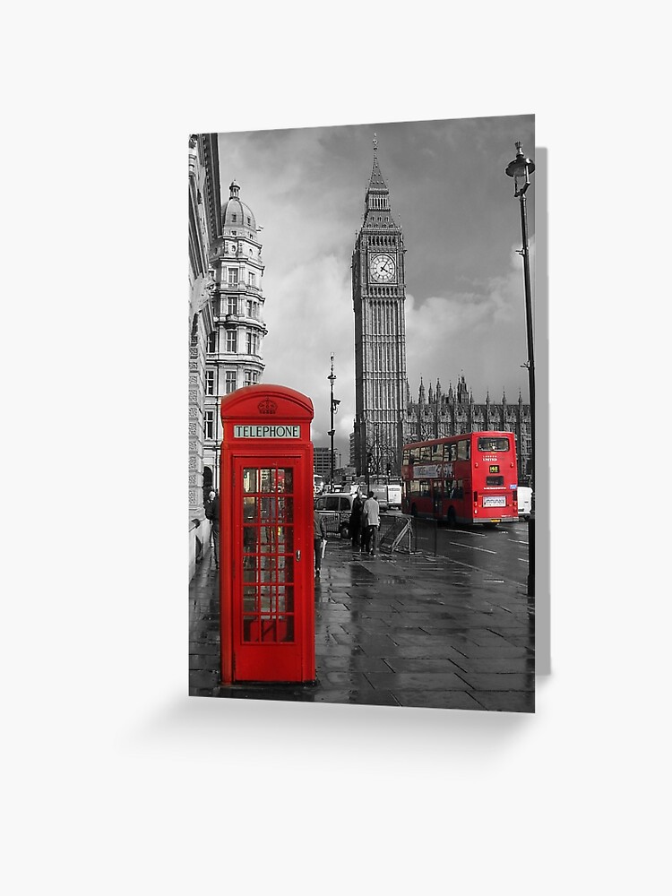 Carte de vœux for Sale avec l'œuvre « Londres Angleterre ville photo noir  et blanc de Big Ben avec cabine téléphonique rouge et bus à impériale rouge  » de l'artiste MindChirp
