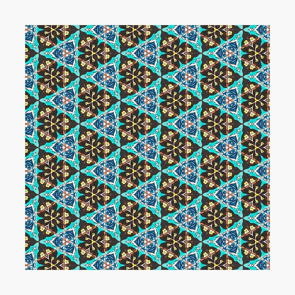 Aperçu de l'œuvre Triangles géométriques avec motif transparent coloré - bleu - design marron créée et vendue par Geometrina.