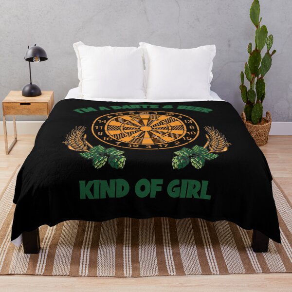 Artikelvorschau, I'm A Darts and Beer Kind of Girl Dartboard Hopfen entworfen und verkauft von OmmeDesigns.