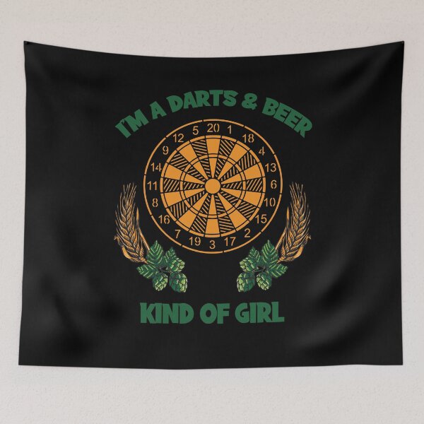 Artikelvorschau, I'm A Darts and Beer Kind of Girl Dartboard Hopfen entworfen und verkauft von OmmeDesigns.
