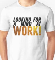 Auf der Suche nach einem Geist bei der Arbeit Slim Fit T-Shirt