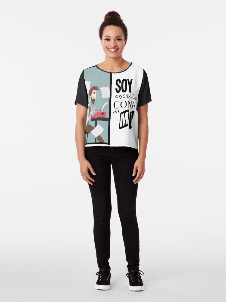 Vista alternativa de Blusa Soy escritor, confía en mí