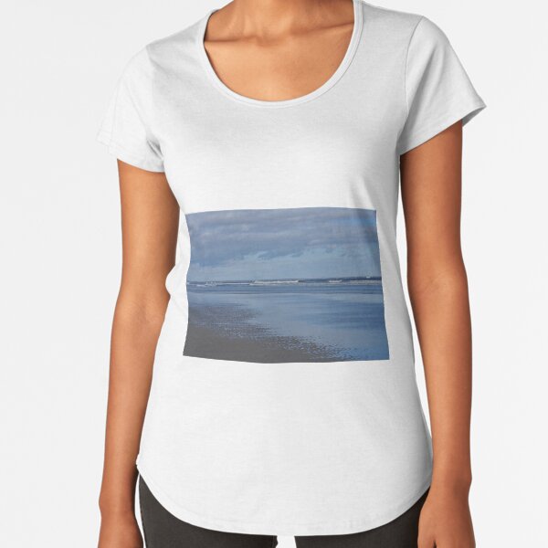 Ogunquit Maine ocean and sand scene Premium Scoop T-Shirt