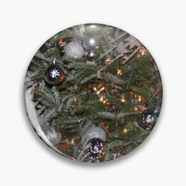 Artikelvorschau, Skelettbesatzung im Weihnachtsbaum entworfen und verkauft von Silver Sky by Janet.