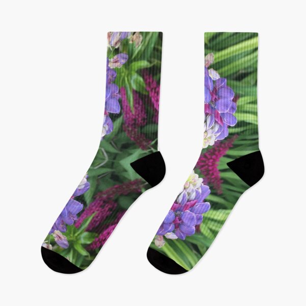 Artikelvorschau, Botanische Schönheit: Fliederlupine trifft Magenta Buddleia für Emerald Fusion entworfen und verkauft von RoseAromas.
