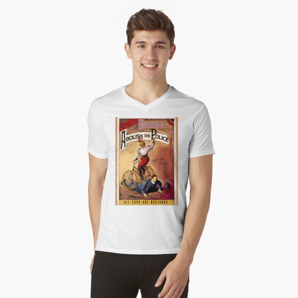 Aperçu de l'œuvre T-shirt col V créée et vendue par EchoppeDeLoki.