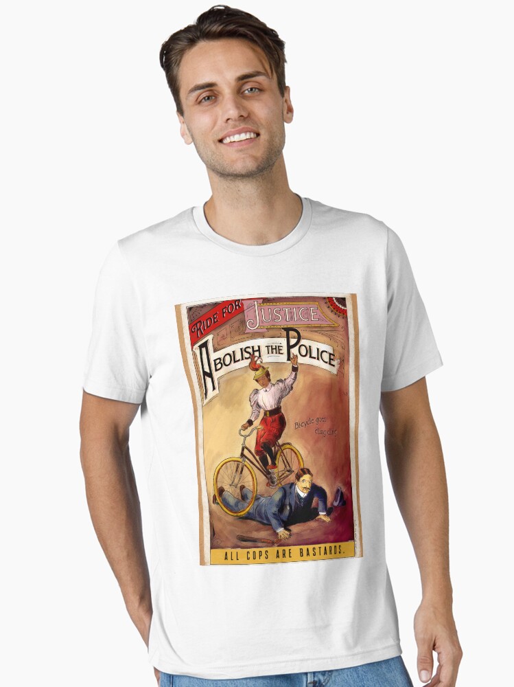 Aperçu 1 sur 7. T-shirt essentiel avec l'œuvre Roule pour la Justice - Abolis la Police créée et vendue par EchoppeDeLoki.