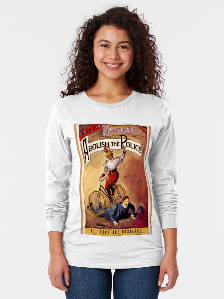 Aperçu 2 sur 5. T-shirt manches longues avec l'œuvre Roule pour la Justice - Abolis la Police créée et vendue par EchoppeDeLoki.