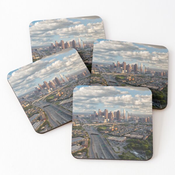 Artikelvorschau, Dallas Skyline mit blauem Himmel und Wolken entworfen und verkauft von stevem88.