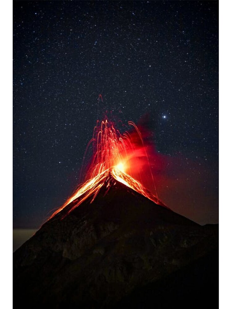 T-shirt enfant for Sale avec l'œuvre « Volcan en éruption dans la nuit » de  l'artiste AnthonyVdV