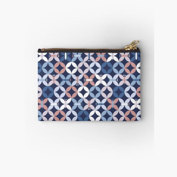 Aperçu de l'œuvre Papillons en blanc, bleu et rose sur bleu foncé créée et vendue par colorofmagic.