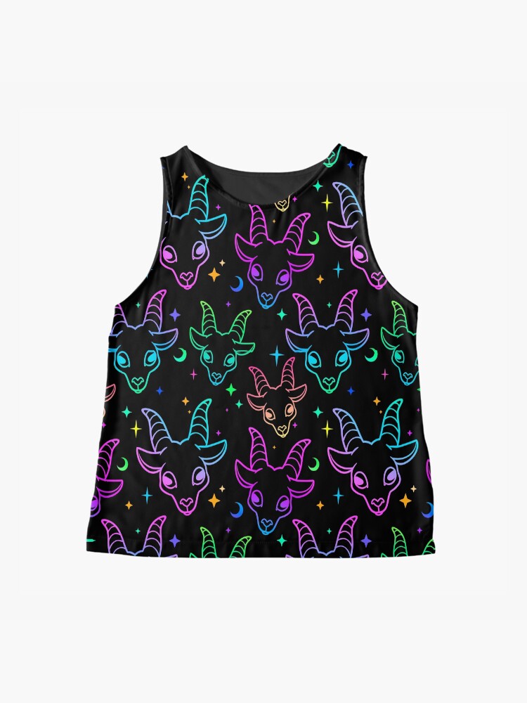 Imagen 4 de 6, Blusa sin mangas con la obra Little Baphomet / Pastel Goth / Kawaii Pastel / Creepy Cute / / Negro y rosa / Calaveras y murciélagos, diseñada y vendida por TheNakednun.