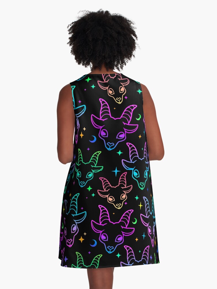 Imagen 3 de 4, Vestido acampanado con la obra Little Baphomet / Pastel Goth / Kawaii Pastel / Creepy Cute / / Negro y rosa / Calaveras y murciélagos, diseñada y vendida por TheNakednun.