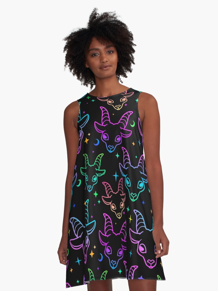 Imagen 1 de 4, Vestido acampanado con la obra Little Baphomet / Pastel Goth / Kawaii Pastel / Creepy Cute / / Negro y rosa / Calaveras y murciélagos, diseñada y vendida por TheNakednun.