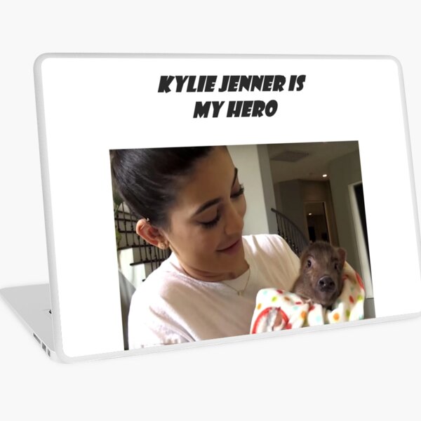 Aperçu de l'œuvre Kylie Jenner - C'est un poulet? créée et vendue par bubble0bum.