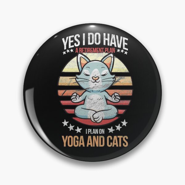 Artikelvorschau, In Rente mit Yoga und Katzen lustige Rentnerin und Rentner im Ruhestand entworfen und verkauft von honksunited.