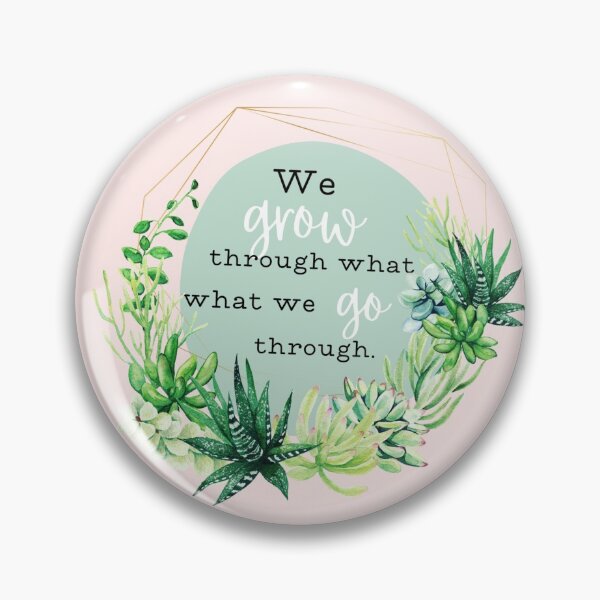 Aperçu de l'œuvre Nous grandissons à travers ce que nous traversons Citation et illustrations botaniques succulentes et aloès créée et vendue par Dollfacedesign.