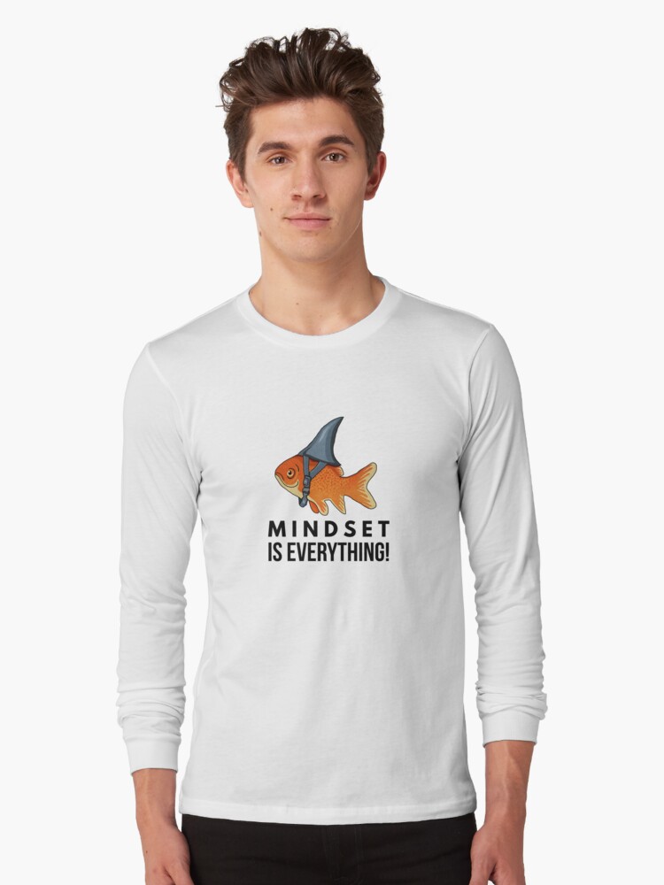 Imagen 1 de 5, Camiseta de manga larga con la obra La mentalidad lo es todo Pez dorado Tiburón Divertido Motivacional Pez grande Motivacional, diseñada y vendida por dukito.