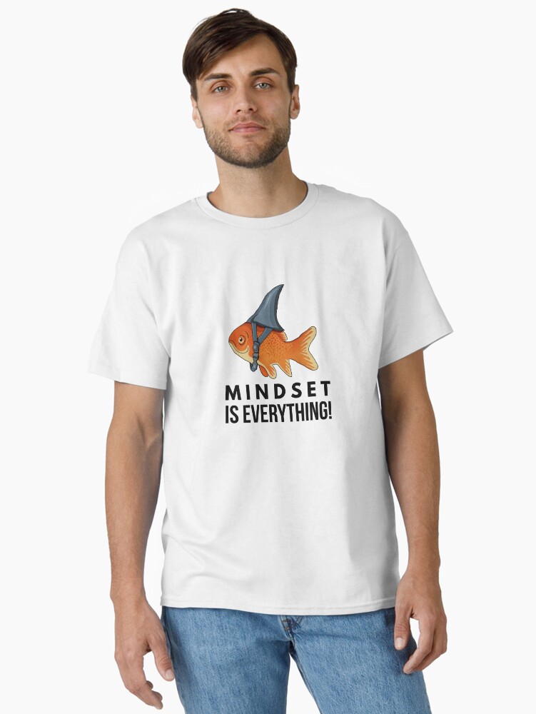 Thumbnail 1 von 7, Classic T-Shirt, Denkweise ist alles Goldfischhai Lustig Motivierend Großfisch Motivierend designt und verkauft von dukito.