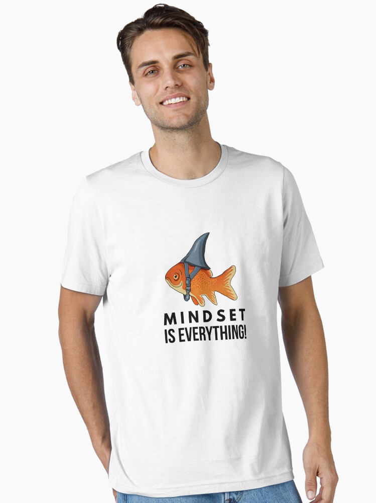 Imagen 1 de 7, Camiseta esencial con la obra La mentalidad lo es todo Pez dorado Tiburón Divertido Motivacional Pez grande Motivacional, diseñada y vendida por dukito.