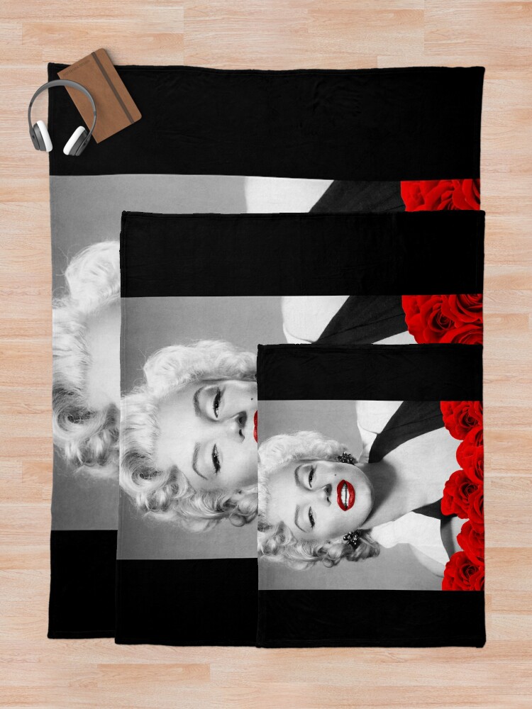Disover Marilyn Monroe - Love - D64 Throw Blanket