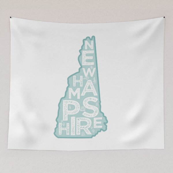 Aperçu de l'œuvre New Hampshire Map Typography Blue créée et vendue par HelloGentry.