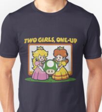 2 Mädchen, One-Up Unisex T-Shirt