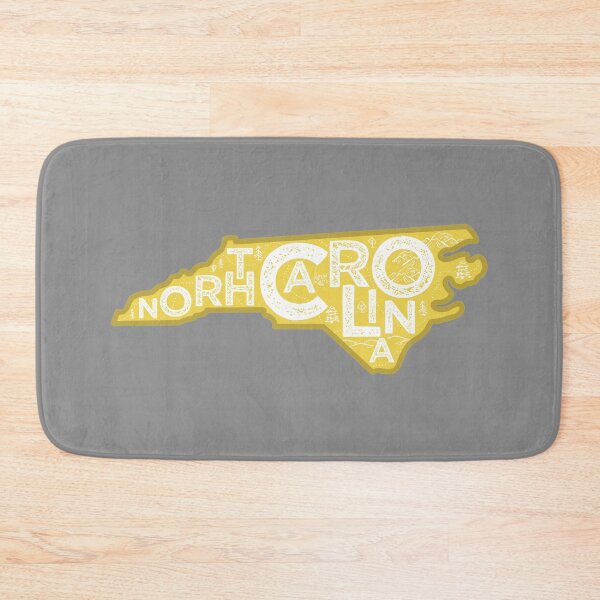 Aperçu de l'œuvre North Carolina Map Typography Gold créée et vendue par HelloGentry.