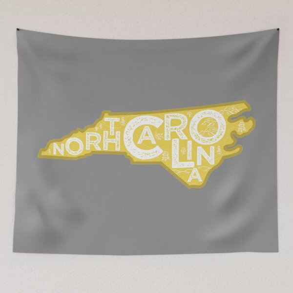 Aperçu de l'œuvre North Carolina Map Typography Gold créée et vendue par HelloGentry.