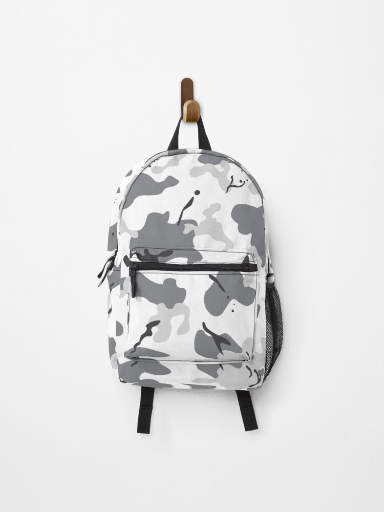 Sac à dos for Sale avec l'œuvre « Camouflage Motif de style camo