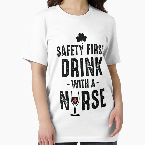 Artikel-Vorschau von Trinken mit einer Krankenschwester, designt und verkauft von OffensiveFun.