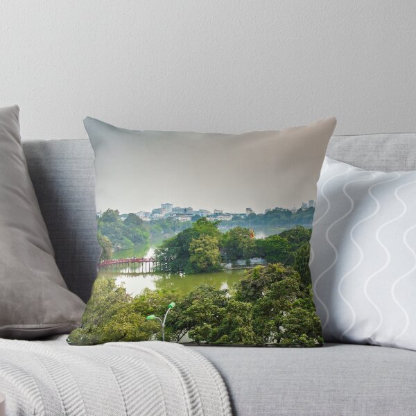 Aperçu de l'œuvre Vue de dessus de toit du lac Hoan Kiem dans le quartier olld de Hanoi, Vietnam créée et vendue par SnapTPhotograph.