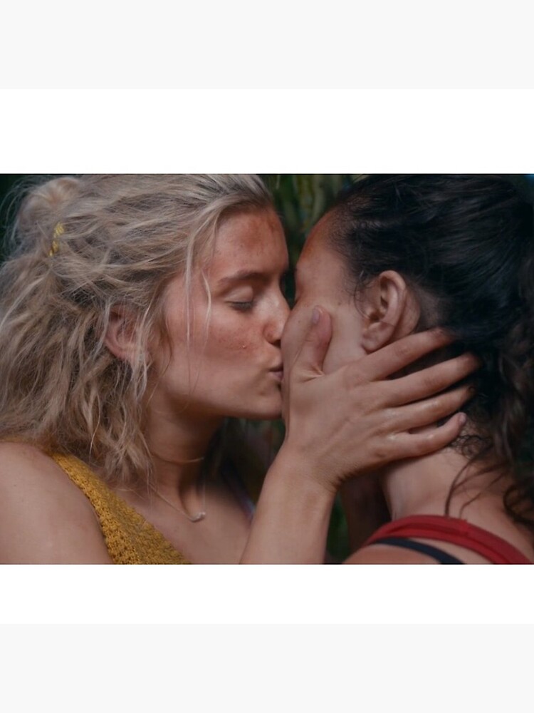 The wilds Toni and Shelby kiss ( prime tv show) cute lgbt couple  shoni | Pin
