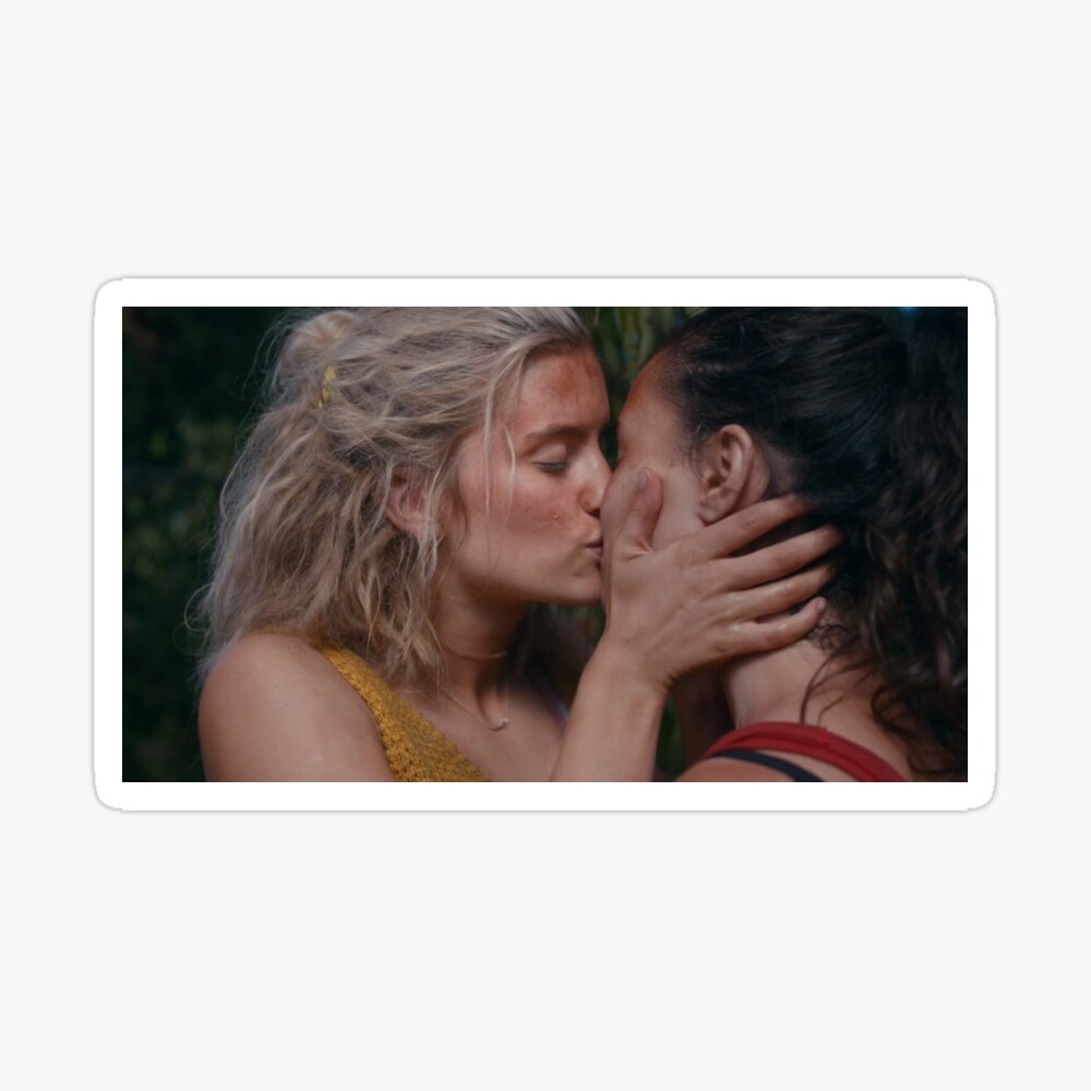The wilds Toni and Shelby kiss (Amazon prime tv show) cute lgbt couple shoni/